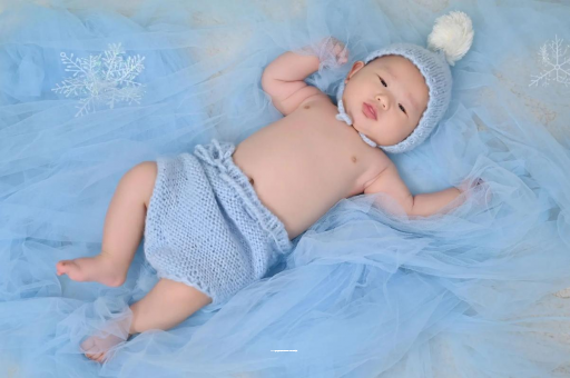 东方宝宝睡迷糊了才肯吃奶 东方宝宝睡迷糊了才肯吃奶